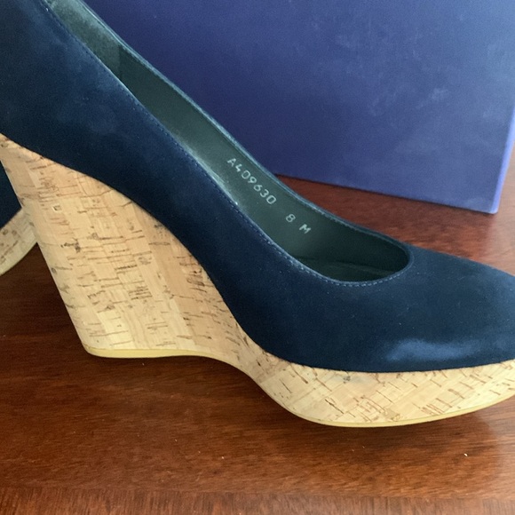 Authentic women’s Stewart Weitzman wedge size 8M only worn once in navy - Picture 9 of 16